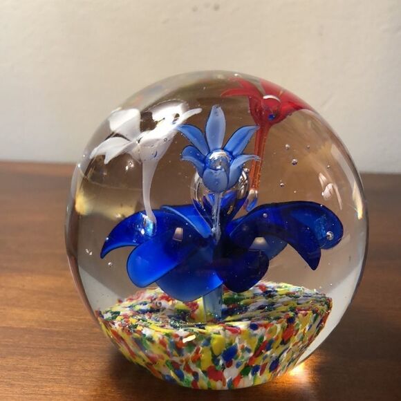 Glass paperweight 3 1/2” x 3” - Picture 3 of 15